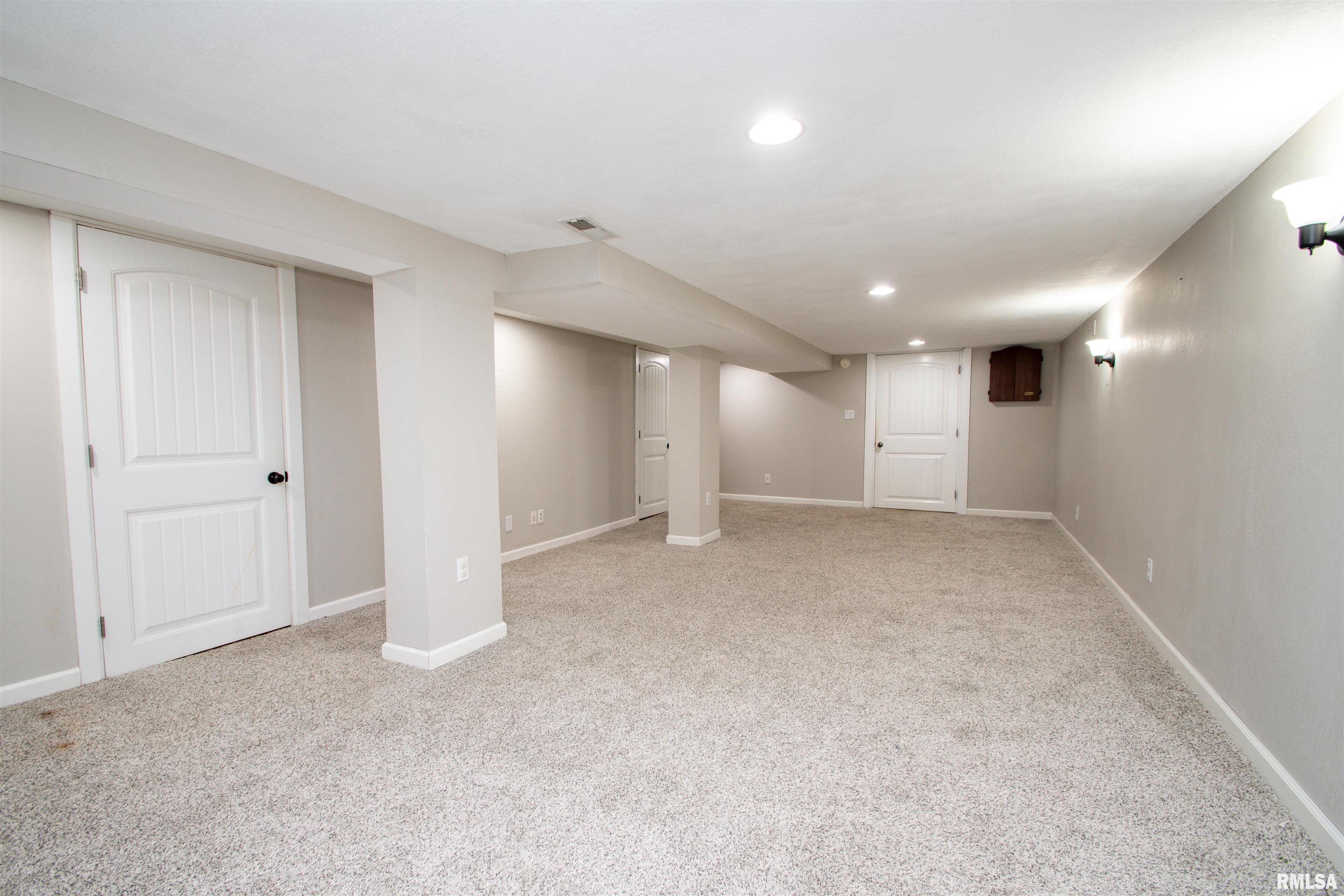 423 West Stonegate Road Peoria, IL 61614 - Photo 36 of 47 Gallery Image 36