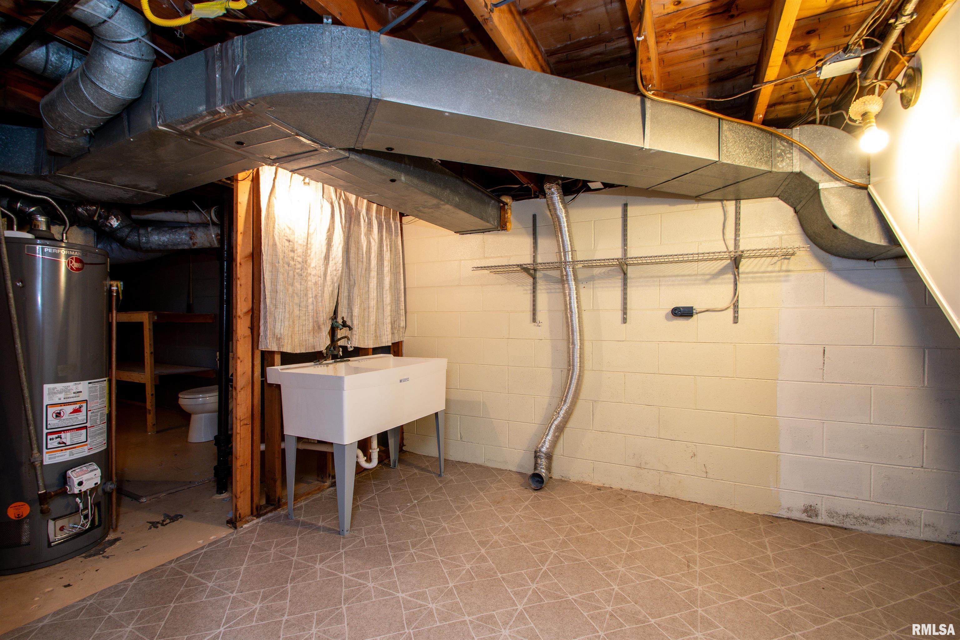 423 West Stonegate Road Peoria, IL 61614 - Photo 38 of 47 Gallery Image 38