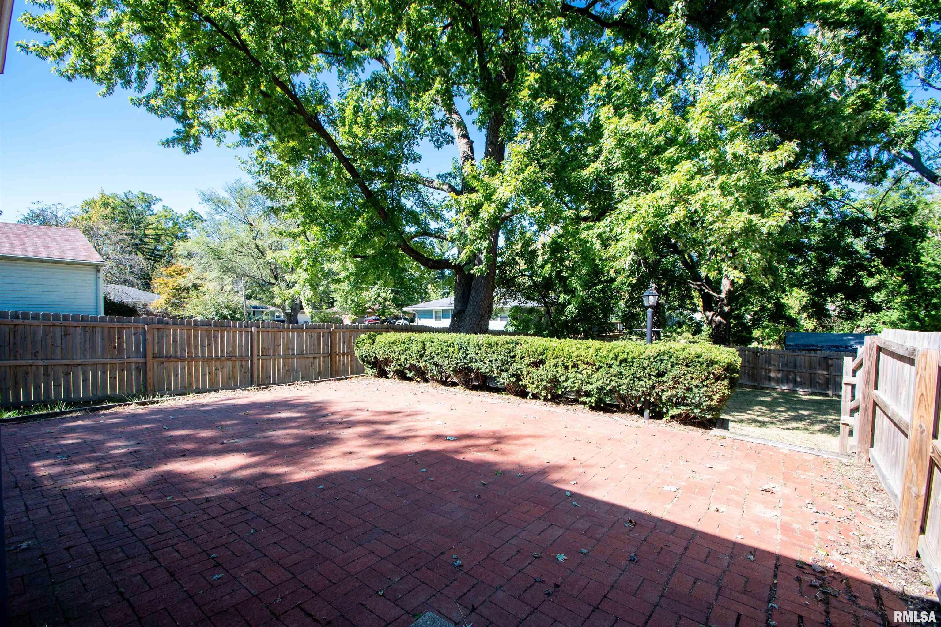423 West Stonegate Road Peoria, IL 61614 - Photo 39 of 47 Gallery Image 39