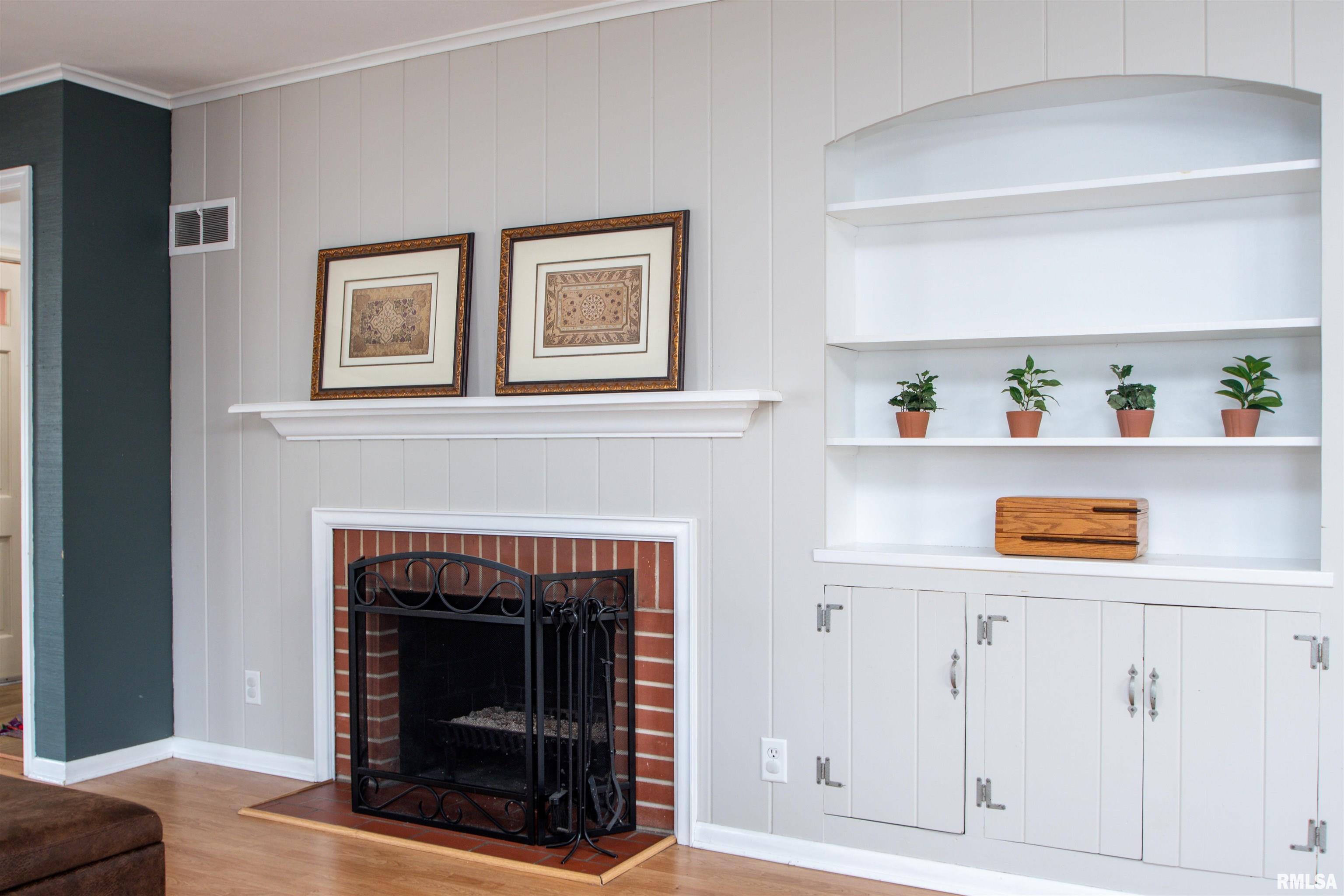 423 West Stonegate Road Peoria, IL 61614 - Photo 6 of 47 Gallery Image 6