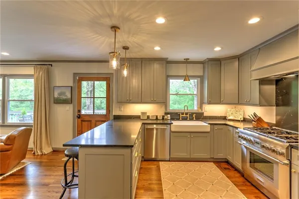 $1,095,000 | 870 Starlight Drive Northeast, Sandy Springs, GA 30342