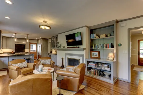 $1,095,000 | 870 Starlight Drive Northeast, Sandy Springs, GA 30342