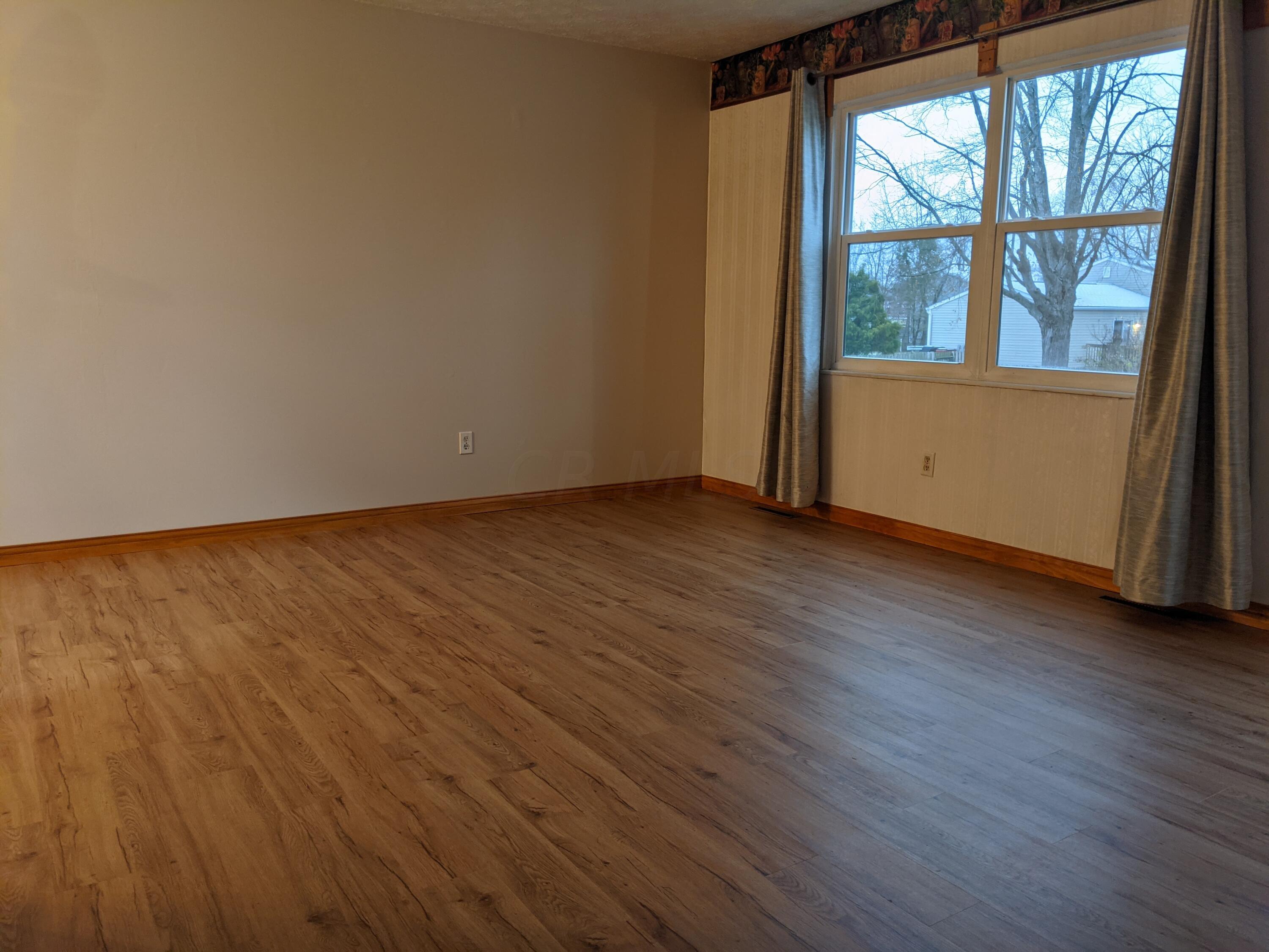 3179 Latonia Road Columbus, OH 43232 - Photo 5 of 11 PXL_20211126_131711162.MP