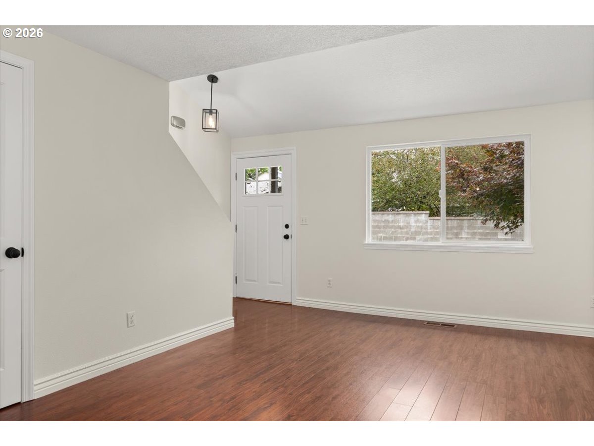 8125 Southwest Pine Street Portland, OR 97223 - Photo 4 of 44