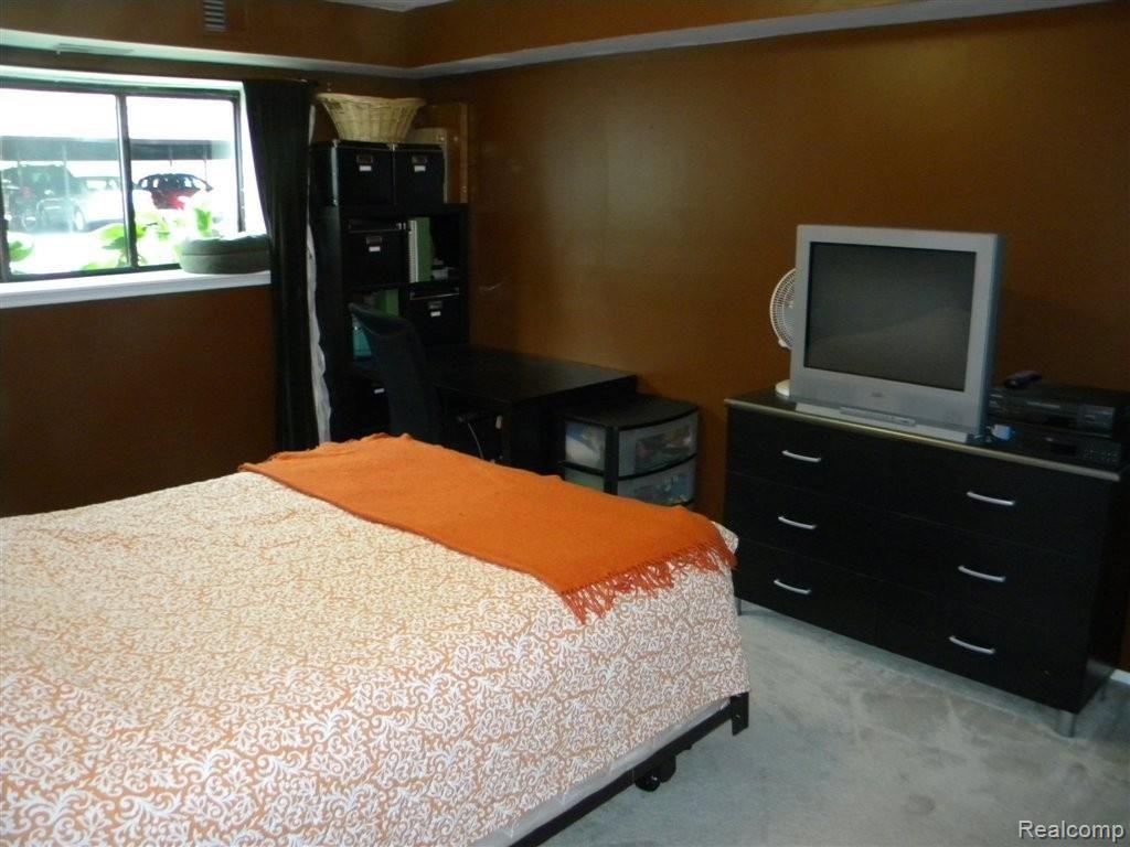1687 Riverside Drive, Unit 13 Rochester, MI 48309 - Photo 9 of 23 DSCN9086.JPG