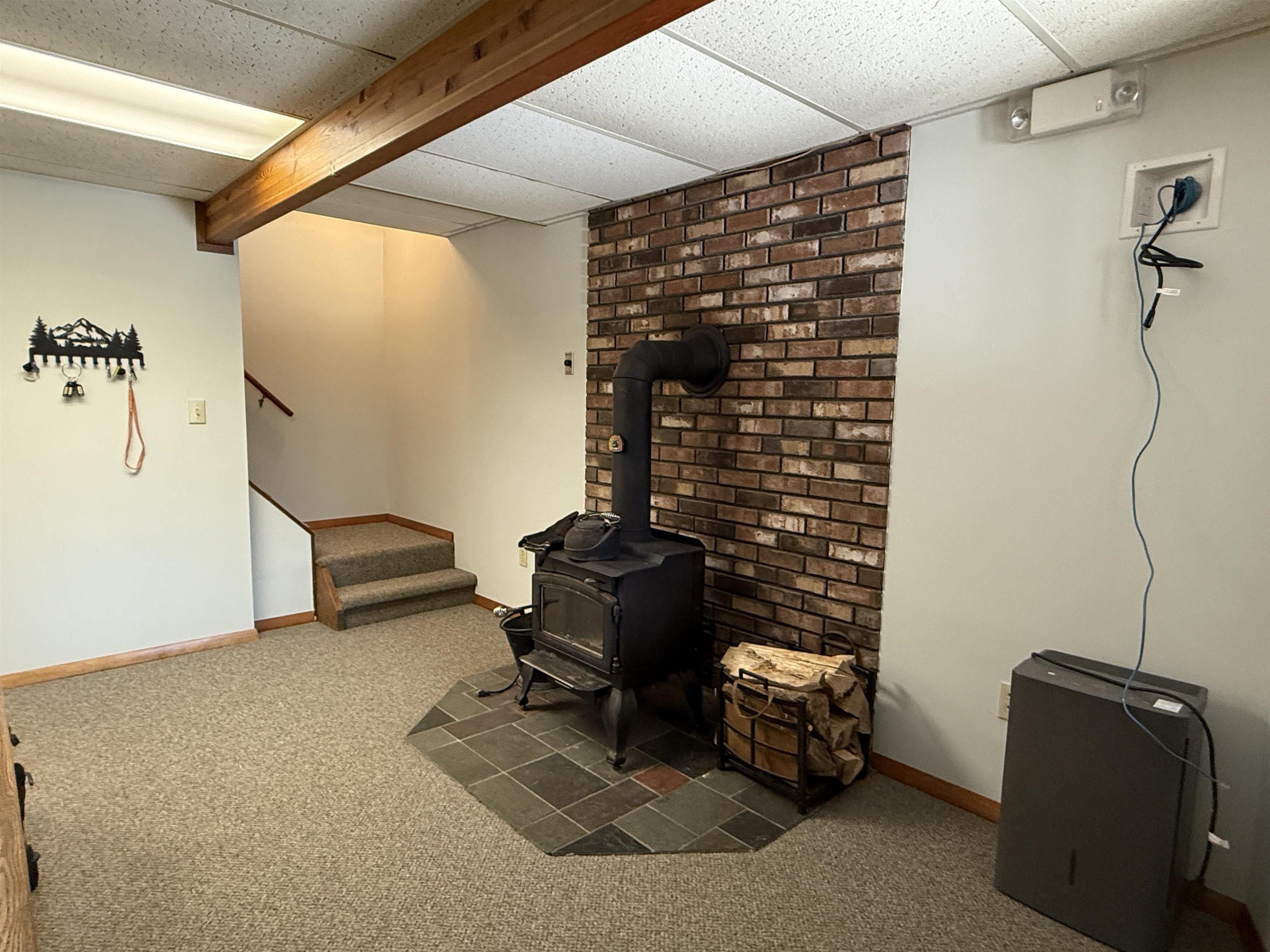 852 Sawyer Hill Road Mount Holly, VT 05758 - Photo 11 of 51