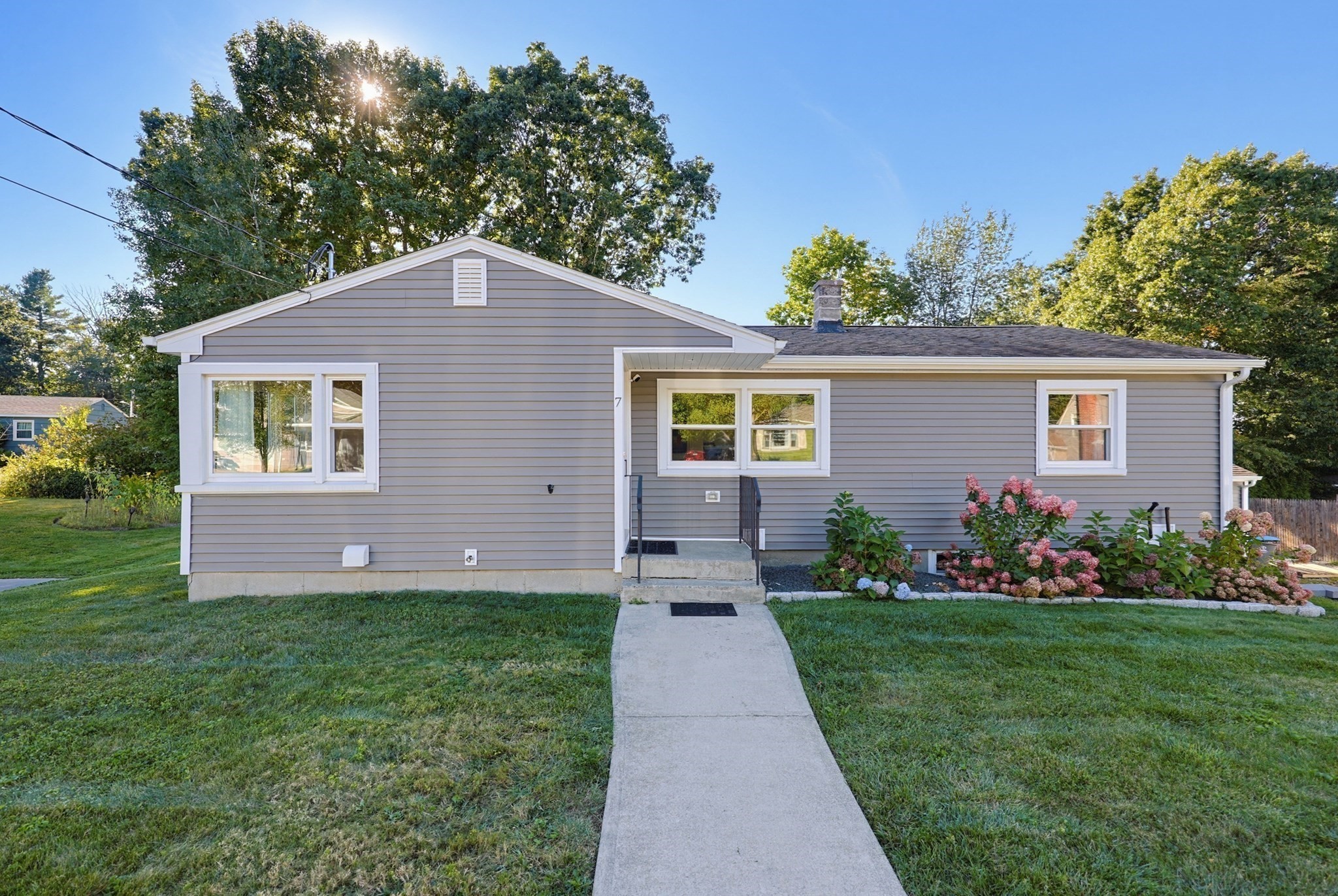 7 Phoenix Road Auburn, MA 01501 - Photo 2 of 41 Gallery Image 2