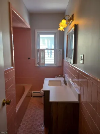 $2,750 | 77 Shepherd Lane, Totowa, NJ 07512