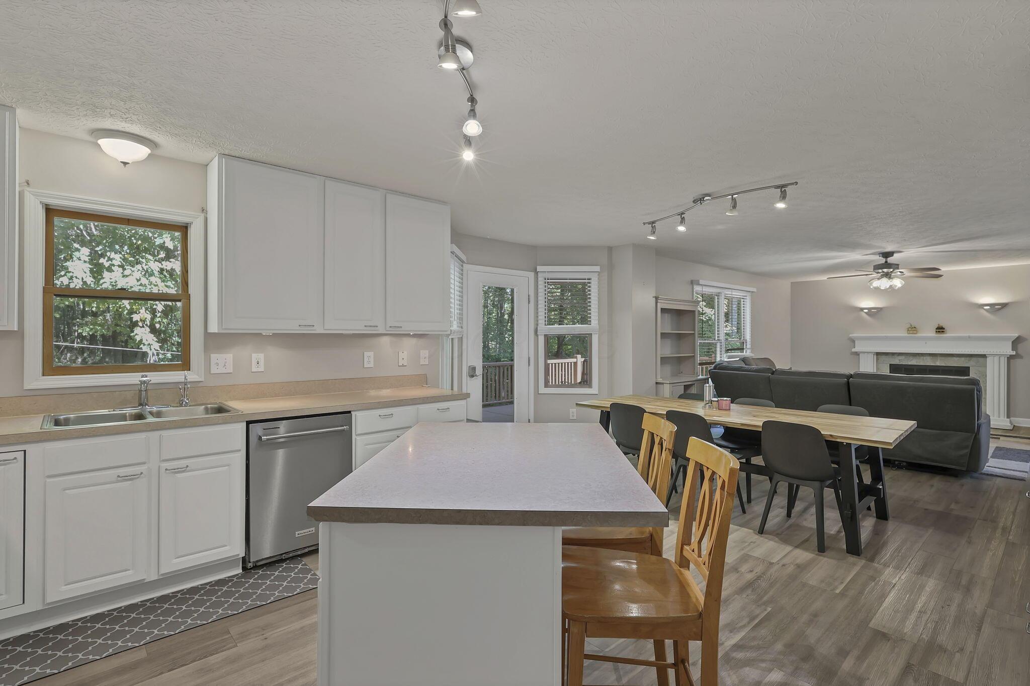 6690 Watkins Road Southwest Pataskala, OH 43062 - Photo 26 of 83 Kitchen