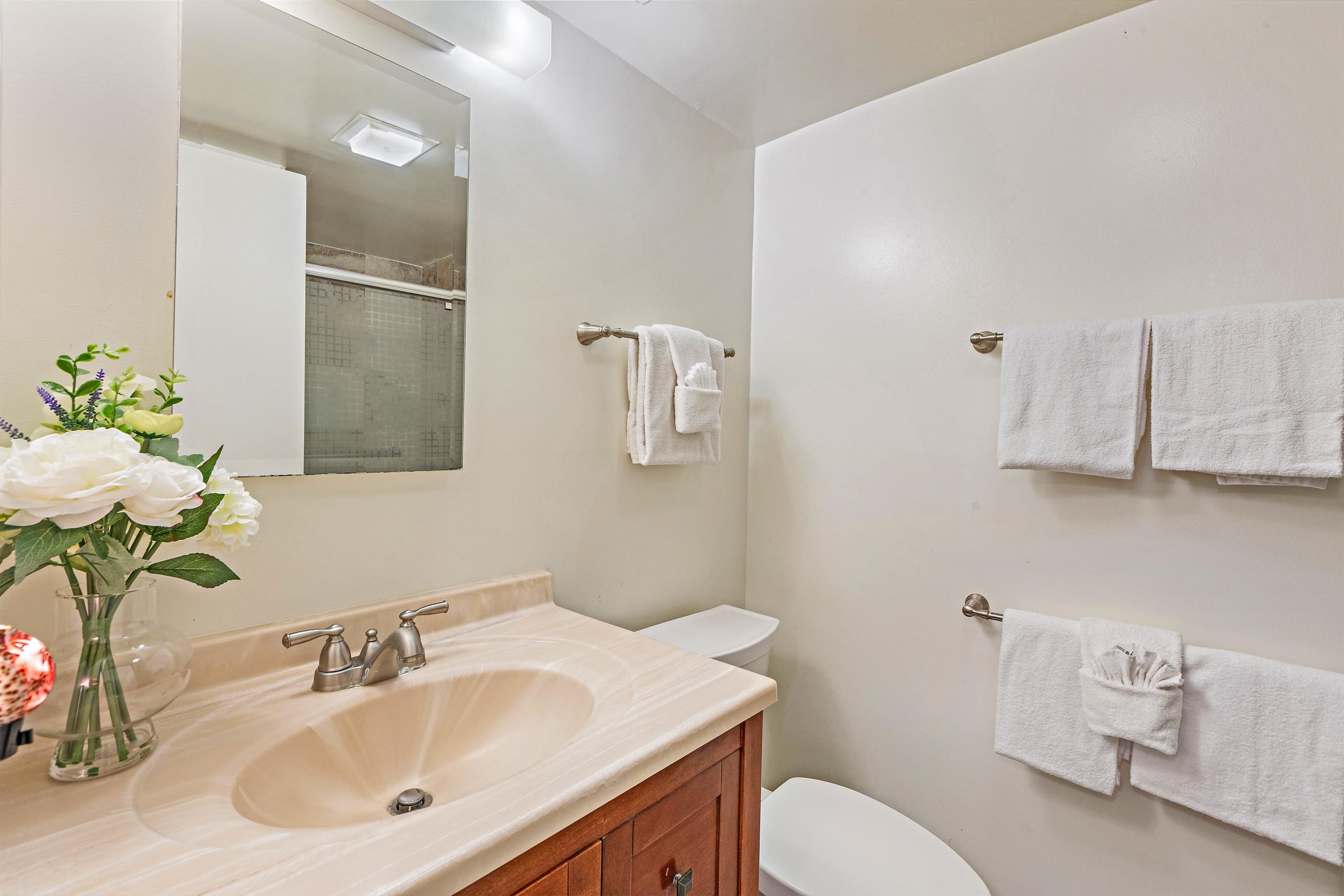 4327 Lower Honoapiilani Road, Unit 808 Lahaina, HI 96761 - Photo 27 of 35 a bathroom with a sink toilet and mirror