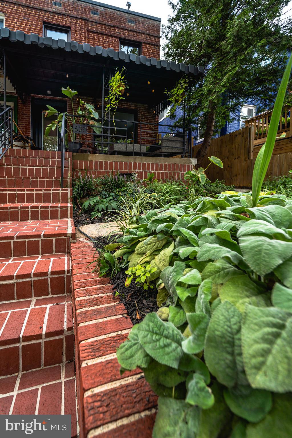 620 Oneida Street Northeast Washington, DC 20011 - Photo 2 of 77