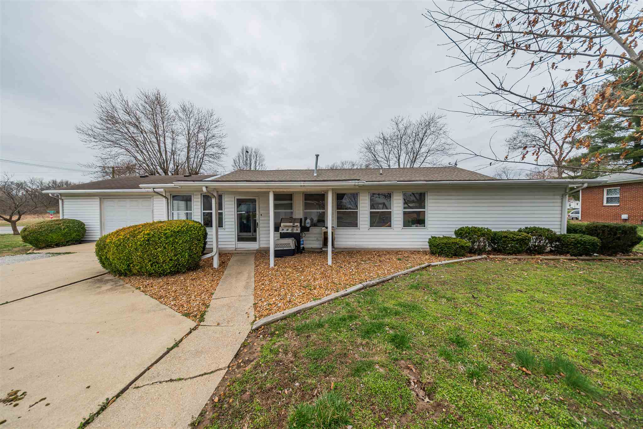 2620 Benton Road Mount Vernon, IL 62864 - Photo 8 of 34 Gallery Image 8