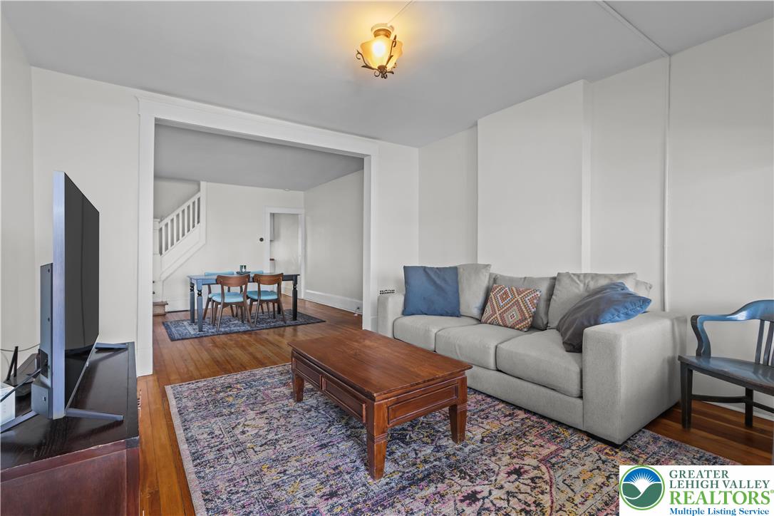 726 Pembroke Road Bethlehem, PA 18018 - Photo 4 of 29 Gallery Image 4