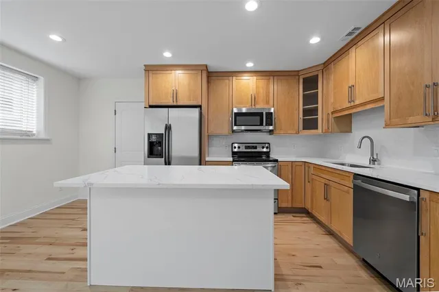 $2,295 | 7517 Oxford Drive, Unit 1B, Clayton, MO 63105