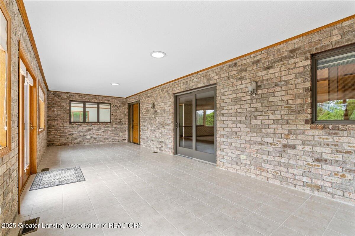4240 Dell Road Lansing, MI 48911 - Photo 27 of 90 44-Media Jett - 36