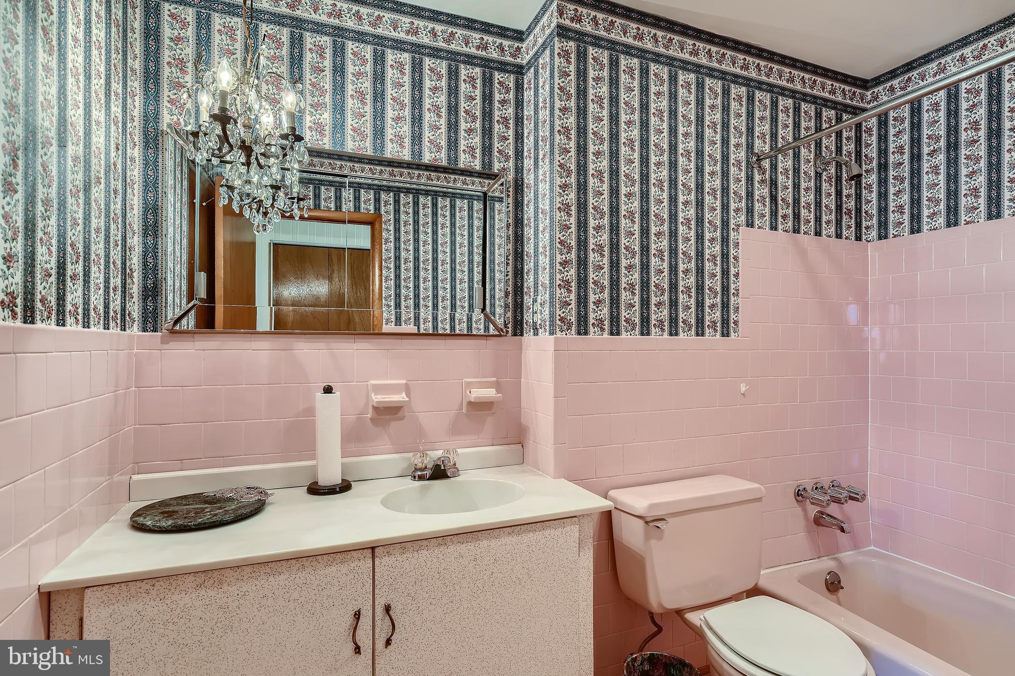 8918 Parlo Road Baltimore, MD 21236 - Photo 16 of 28 a bathroom with a sink toilet and shower