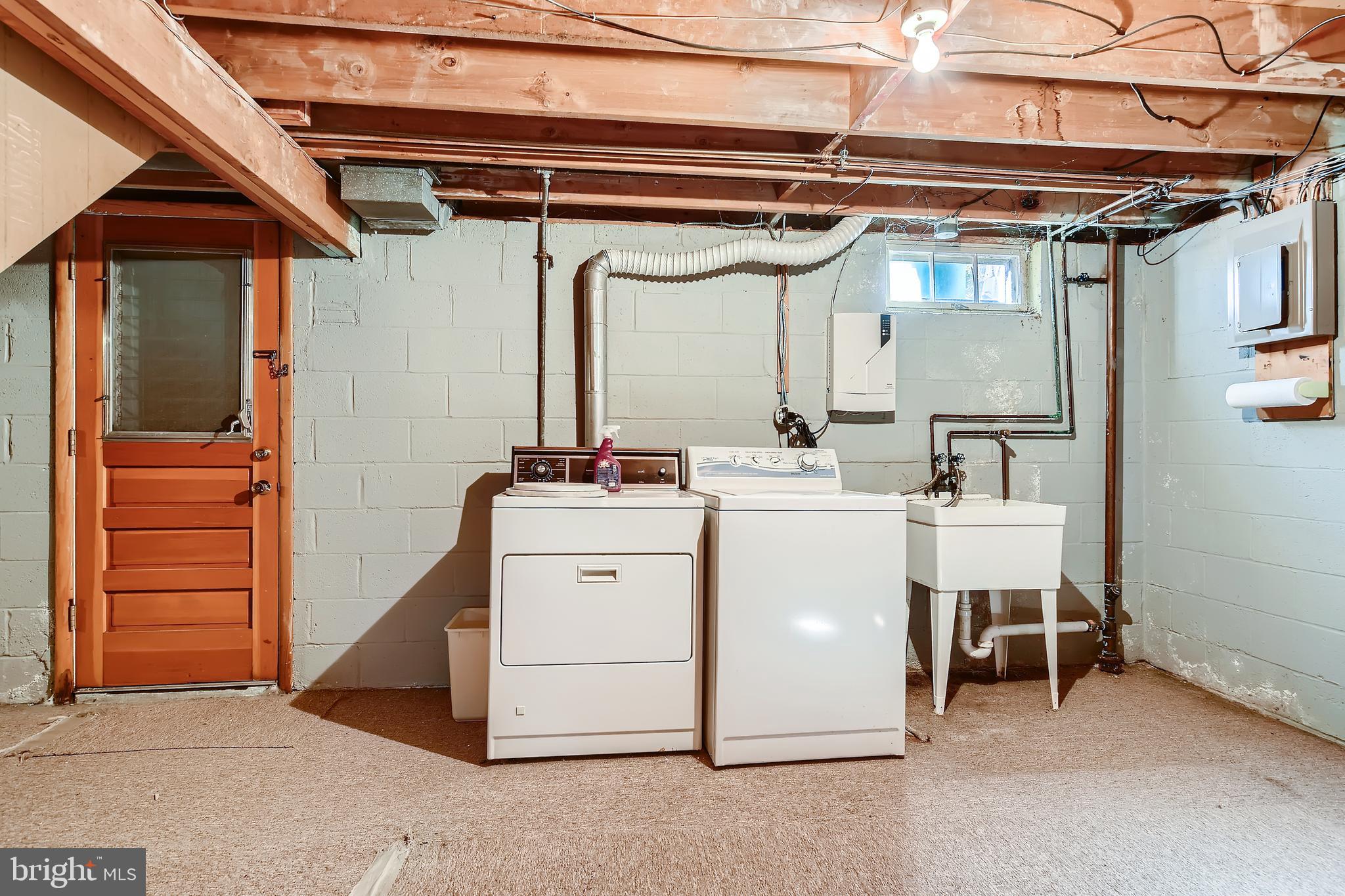 8918 Parlo Road Baltimore, MD 21236 - Photo 21 of 28 a utility room with a washer and dryer