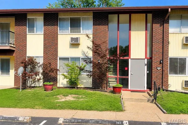 $59,475 | 7551 Hazelcrest Drive, Unit A, Hazelwood, MO 63042