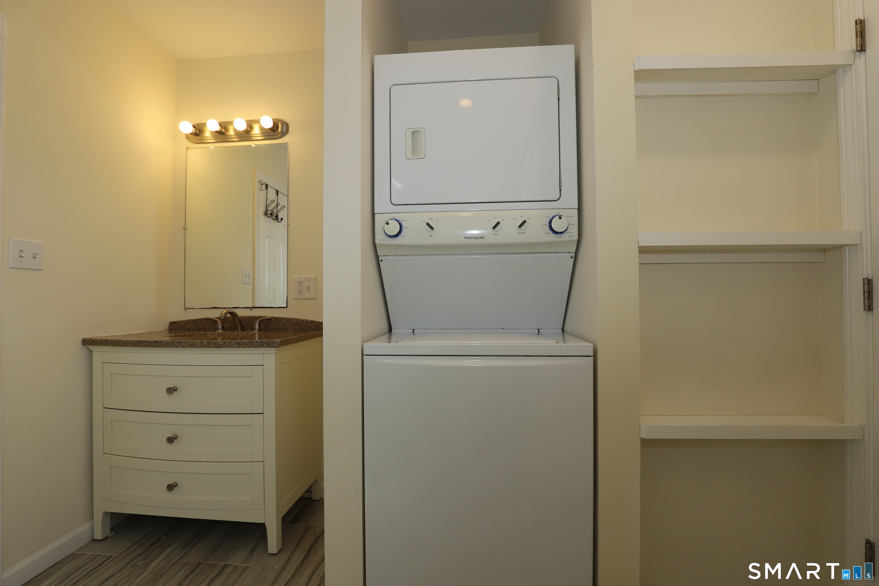 2701 Old Town Road Bridgeport, CT 06606 - Photo 21 of 28 Gallery Image 21
