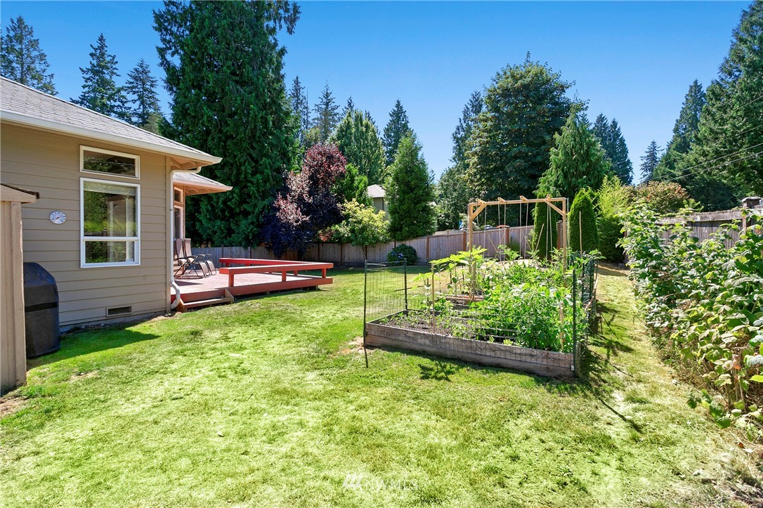 19602 9th Drive Southeast Bothell, WA 98012 - Photo 20 of 20 a view of backyard with garden and deck