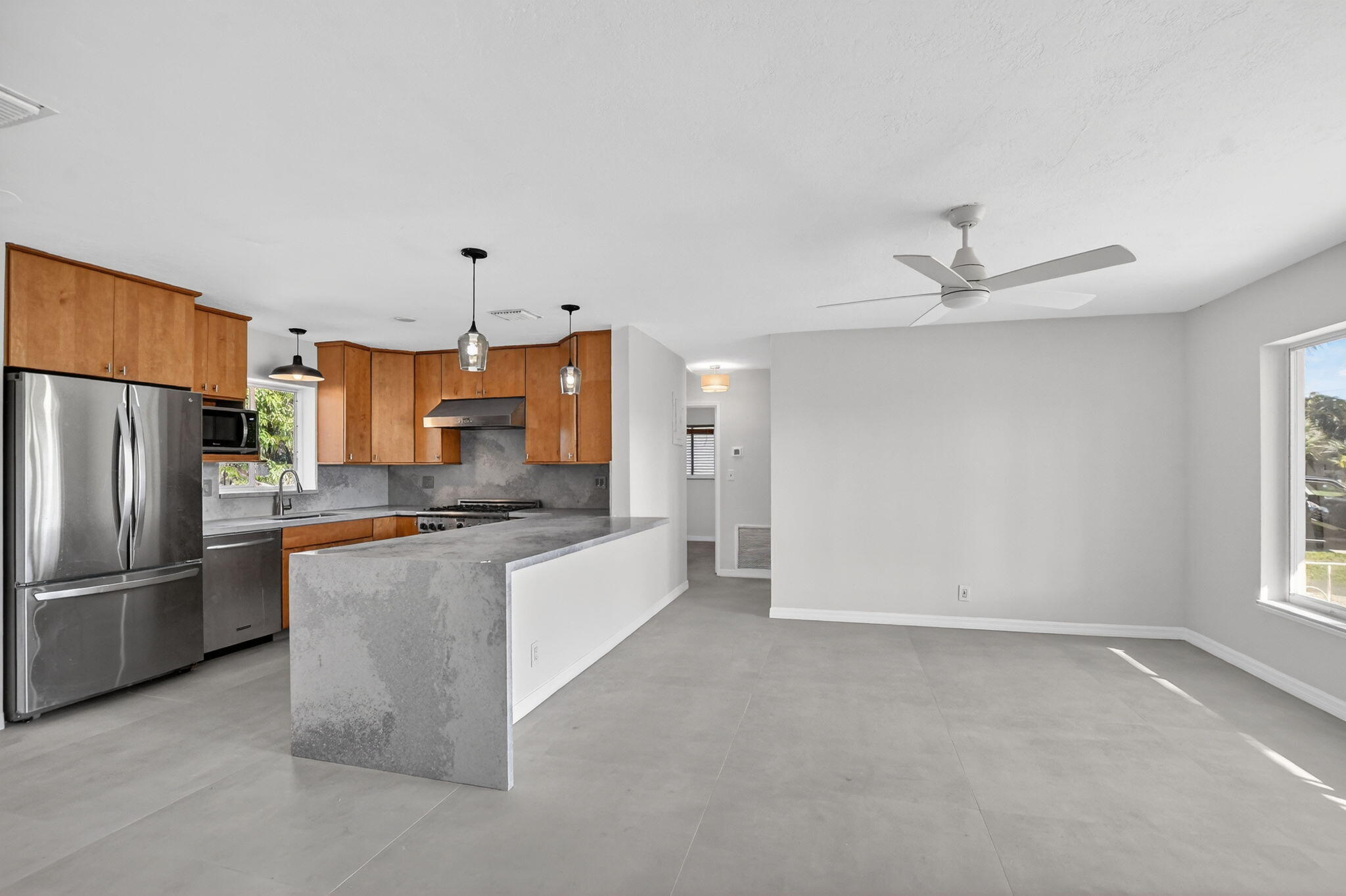 467 Northeast 31st Street Boca Raton, FL 33431 - Photo 4 of 36 5-web-or-mls-DSC_9876