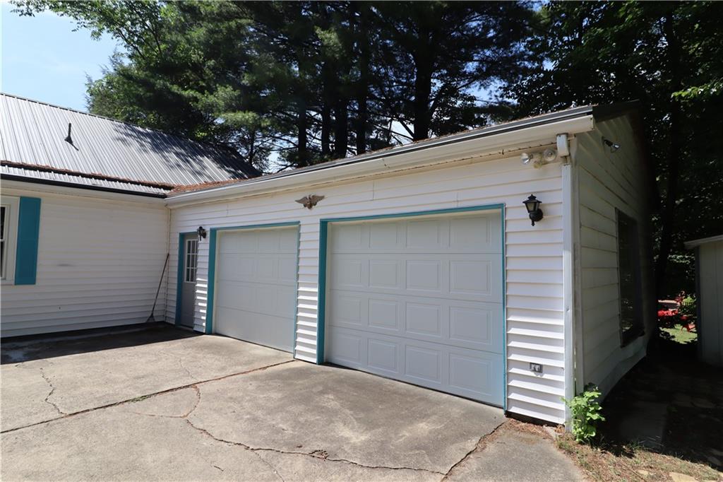 418 Pine Hill Road Kittanning, PA 16201 - Photo 3 of 20 a backyard of a house