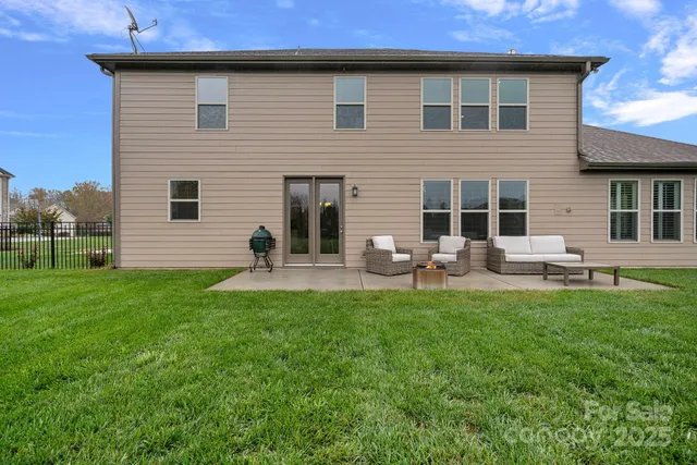 a view of a garden and trees