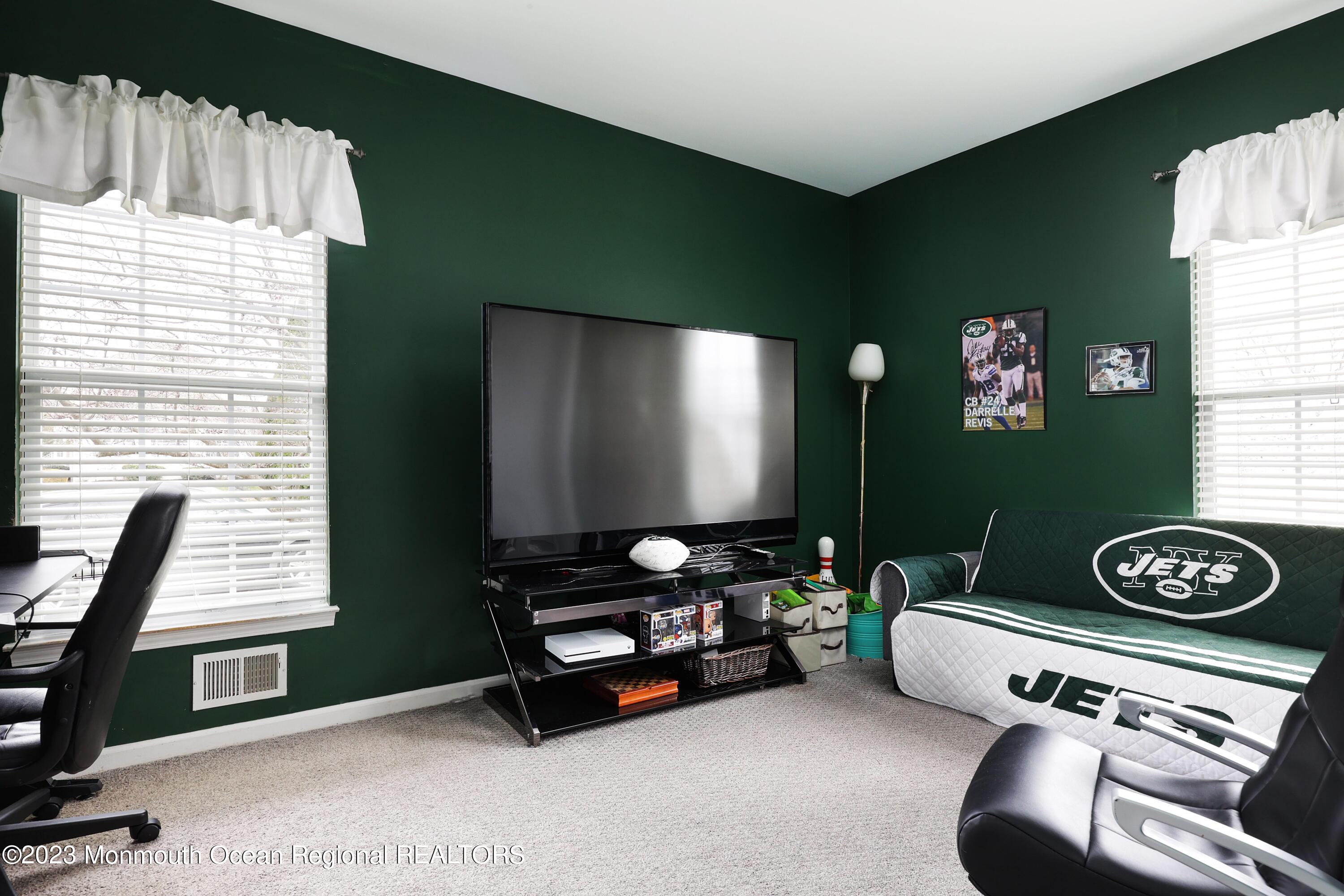 274 Burlington Road Freehold, NJ 07728 - Photo 19 of 48 758A5337