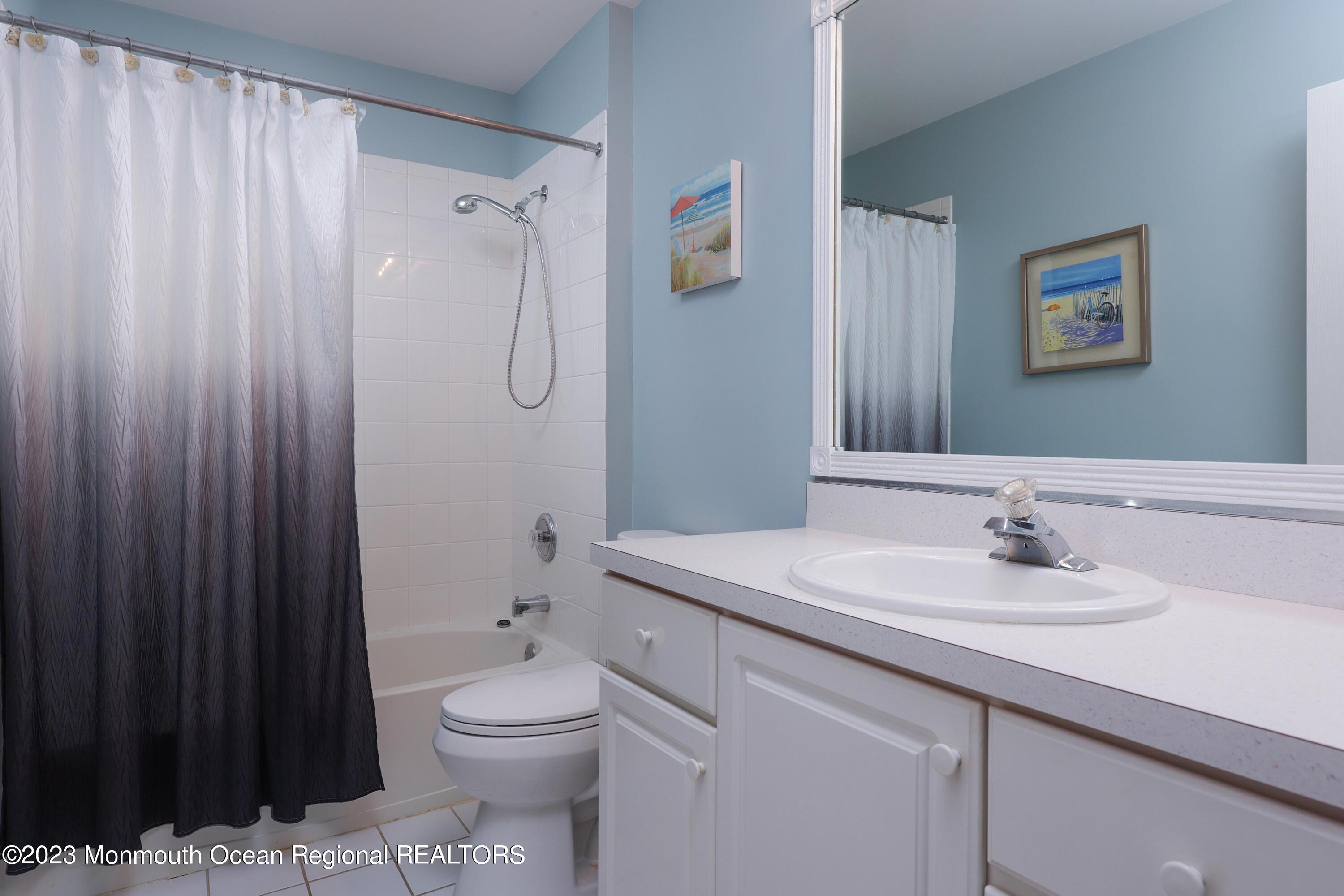 274 Burlington Road Freehold, NJ 07728 - Photo 21 of 48 758A5347