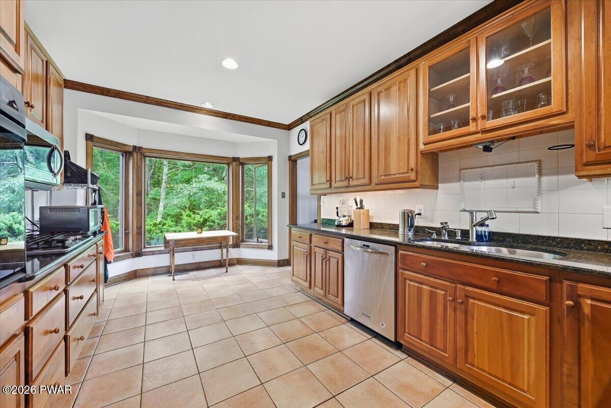 441 Emery Road Dingmans Ferry, PA 18328 - Photo 8 of 108 Gallery Image 8