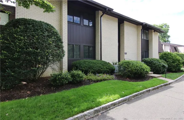 $2,600 | 249 Hamilton Avenue, Unit 3, Stamford, CT 06902