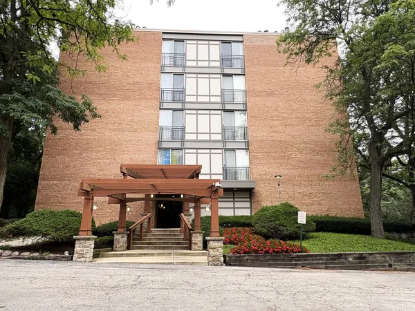 $1,400 | 5810 Oakwood Drive, Unit 5C, Lisle, IL 60532