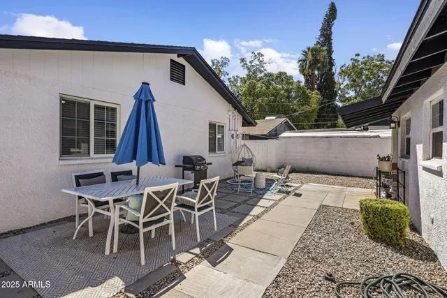 a view of a dinning table and chairs in patio