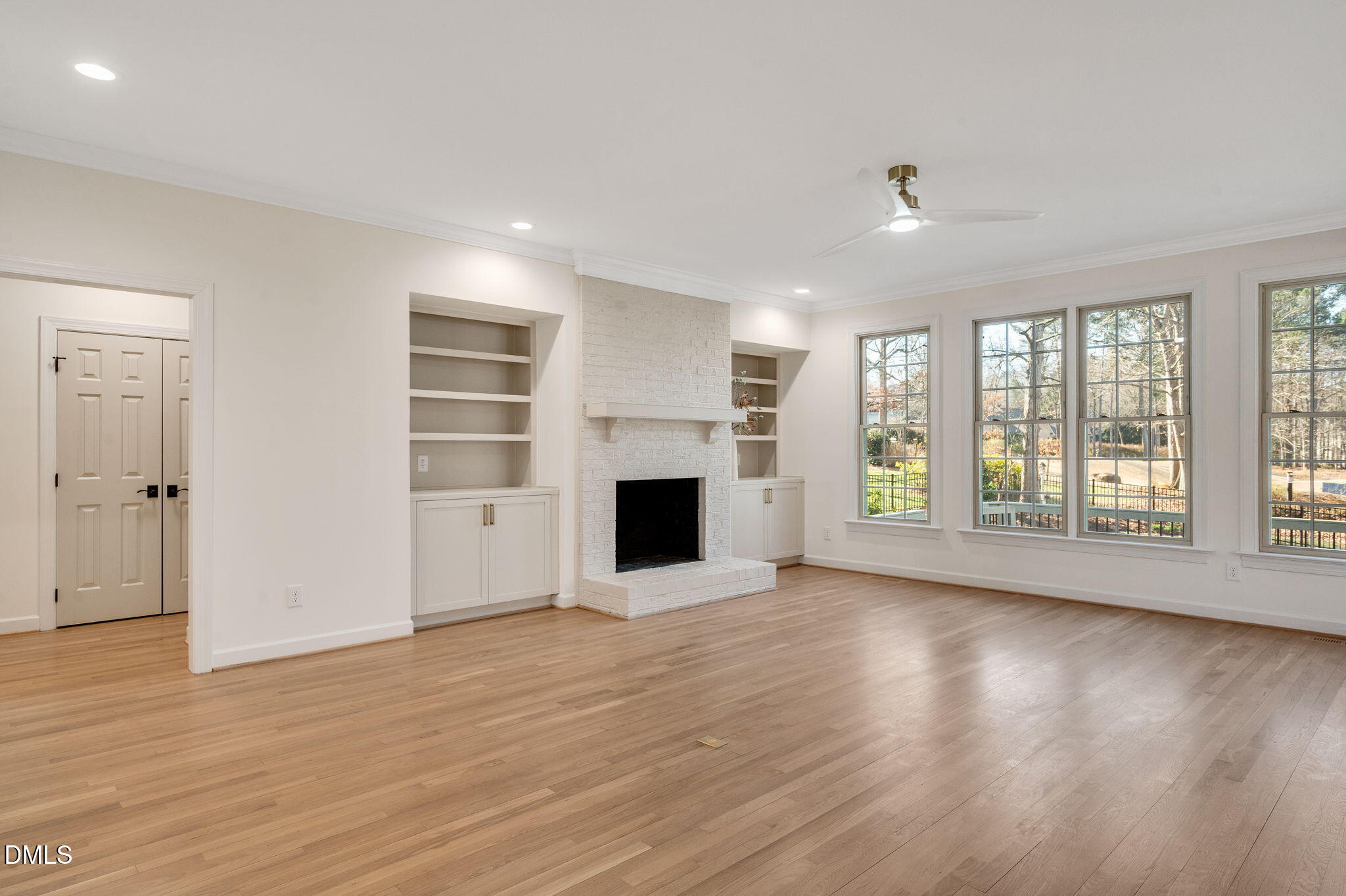 1009 Neuse Ridge Drive Clayton, NC 27527 - Photo 3 of 39 Overview of Living Room and Yard