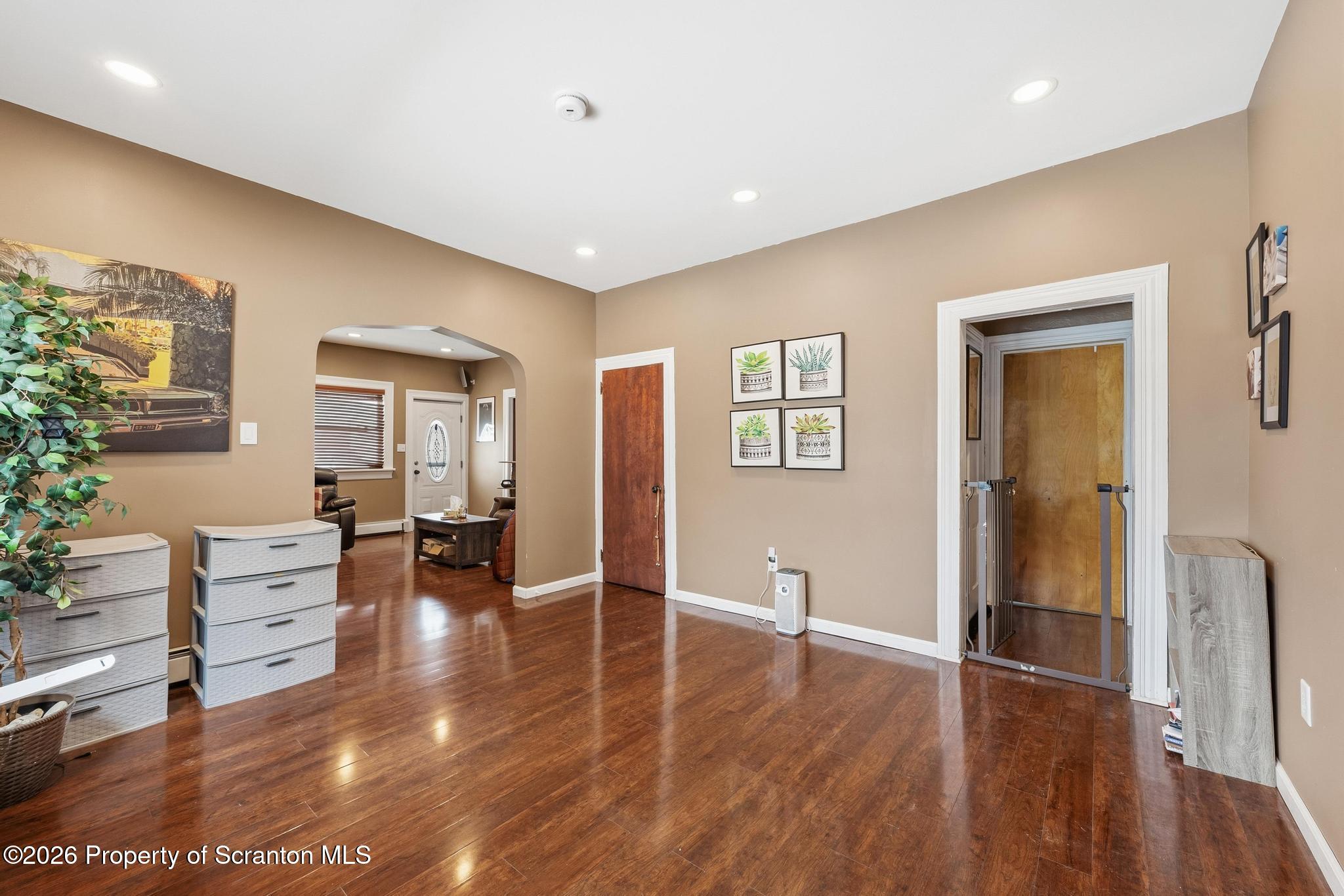 511 Fallon Street Old Forge, PA 18518 - Photo 8 of 41 DSC_1062-2