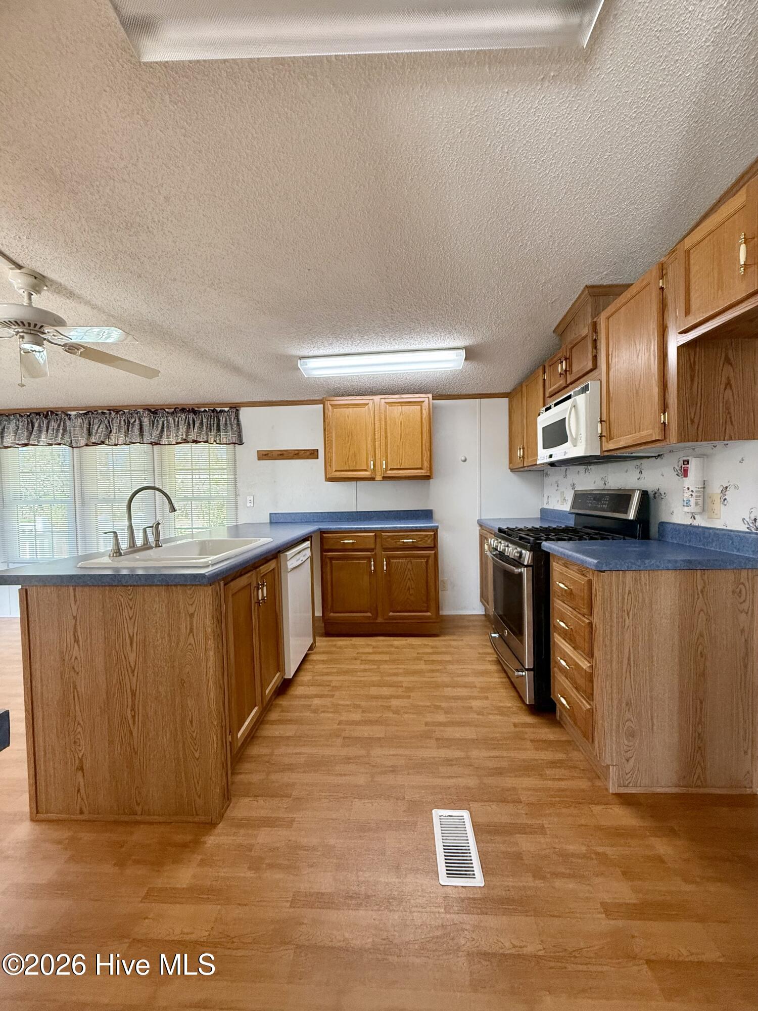 6484 Prison Camp Road Williamston, NC 27892 - Photo 21 of 56 Kitchen