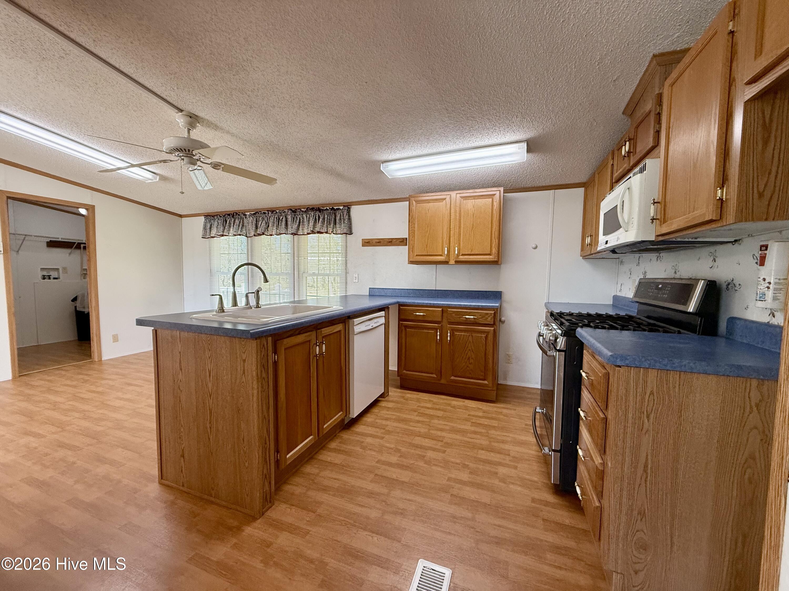 6484 Prison Camp Road Williamston, NC 27892 - Photo 22 of 56 Kitchen