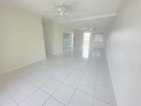 $109,900 | 2131 Northeast 42nd Court, Unit 209E, Lighthouse Point, FL 33064