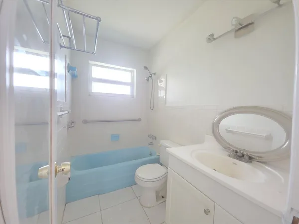 $109,900 | 2131 Northeast 42nd Court, Unit 209E, Lighthouse Point, FL 33064