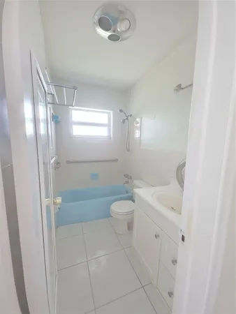 $109,900 | 2131 Northeast 42nd Court, Unit 209E, Lighthouse Point, FL 33064
