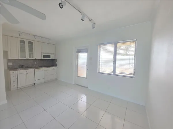 $109,900 | 2131 Northeast 42nd Court, Unit 209E, Lighthouse Point, FL 33064