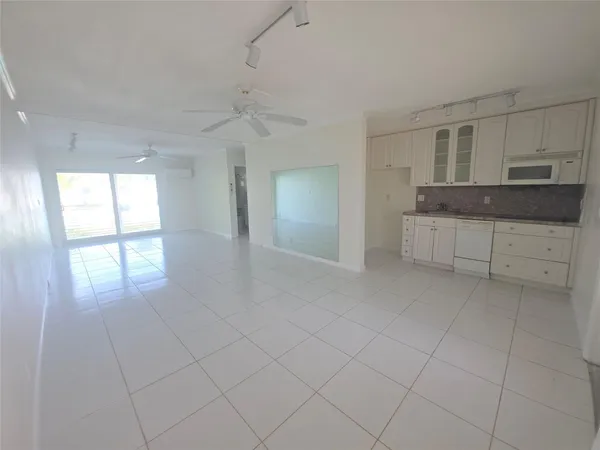 $109,900 | 2131 Northeast 42nd Court, Unit 209E, Lighthouse Point, FL 33064