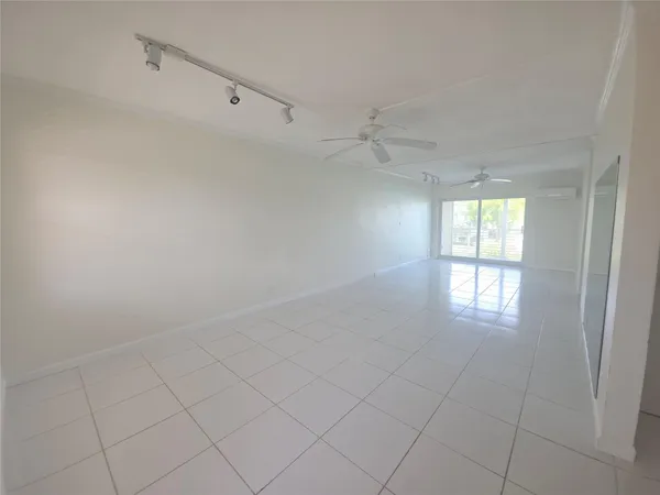 $109,900 | 2131 Northeast 42nd Court, Unit 209E, Lighthouse Point, FL 33064