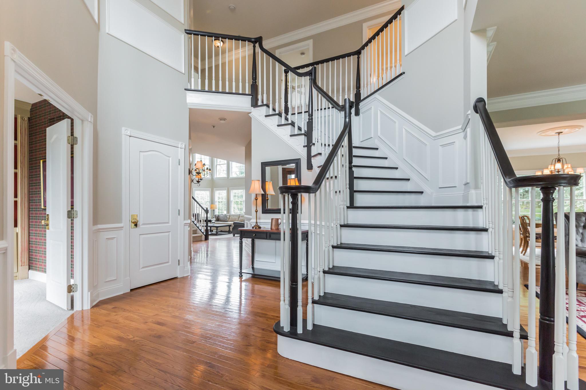 Double curved staircase