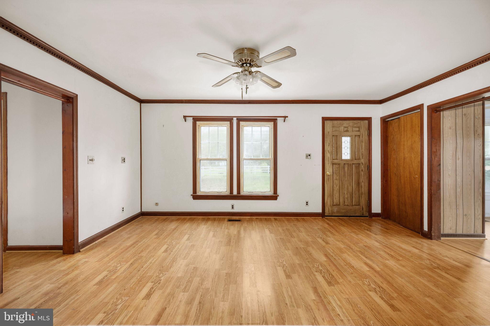 1881 Fairport Road Reedville, VA 22539 - Photo 11 of 48 Living Room