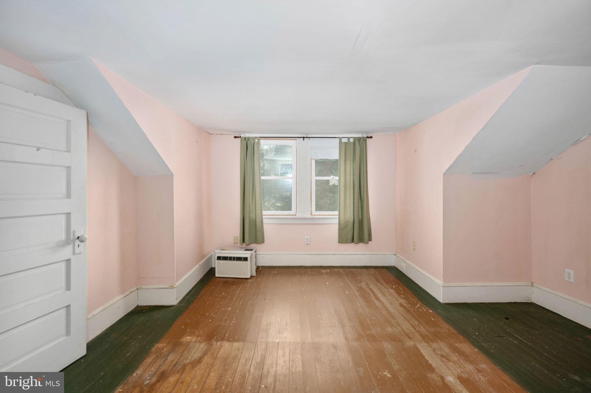 1881 Fairport Road Reedville, VA 22539 - Photo 29 of 48 Bedroom 3 Upper Level