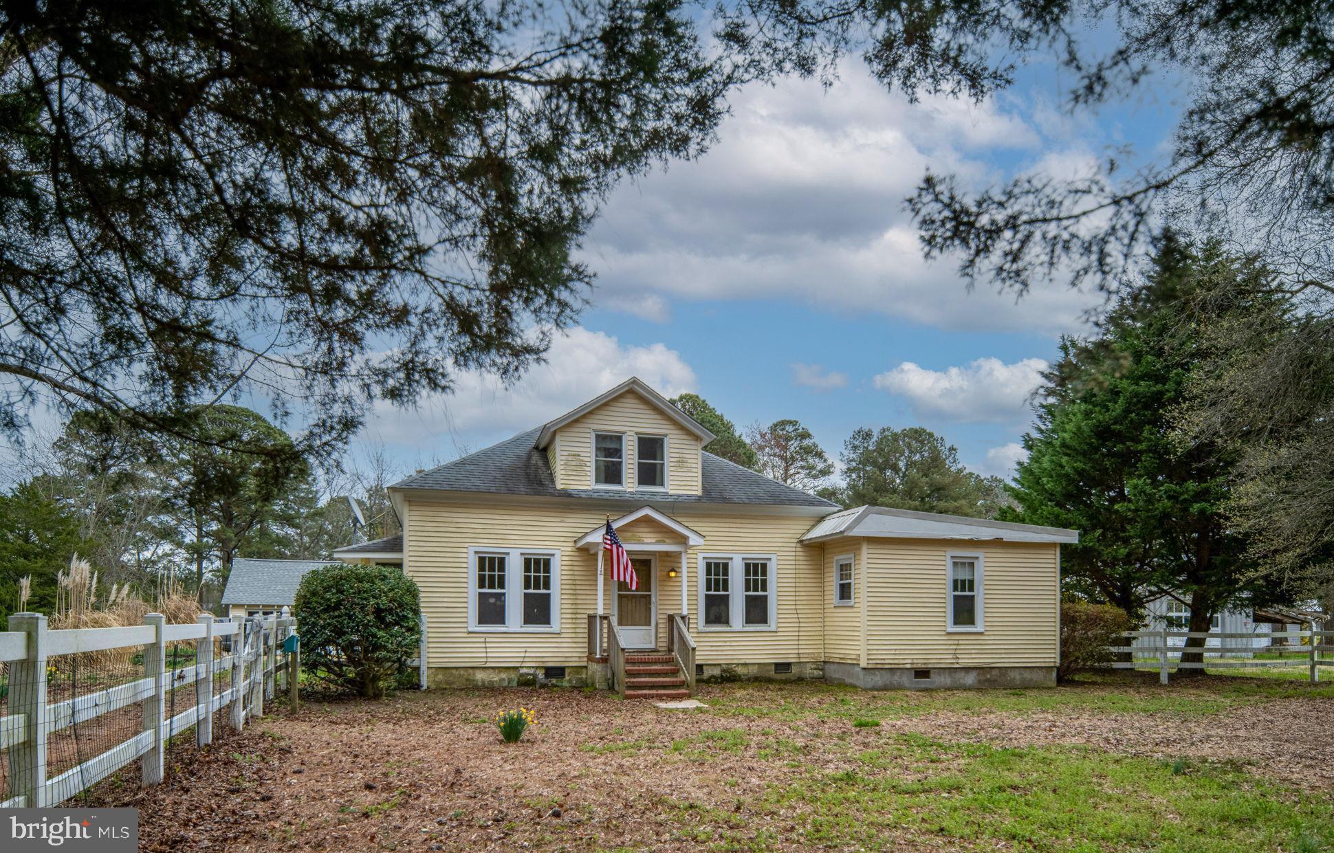1881 Fairport Road Reedville, VA 22539 - Photo 5 of 57 a front view of a house with a garden
