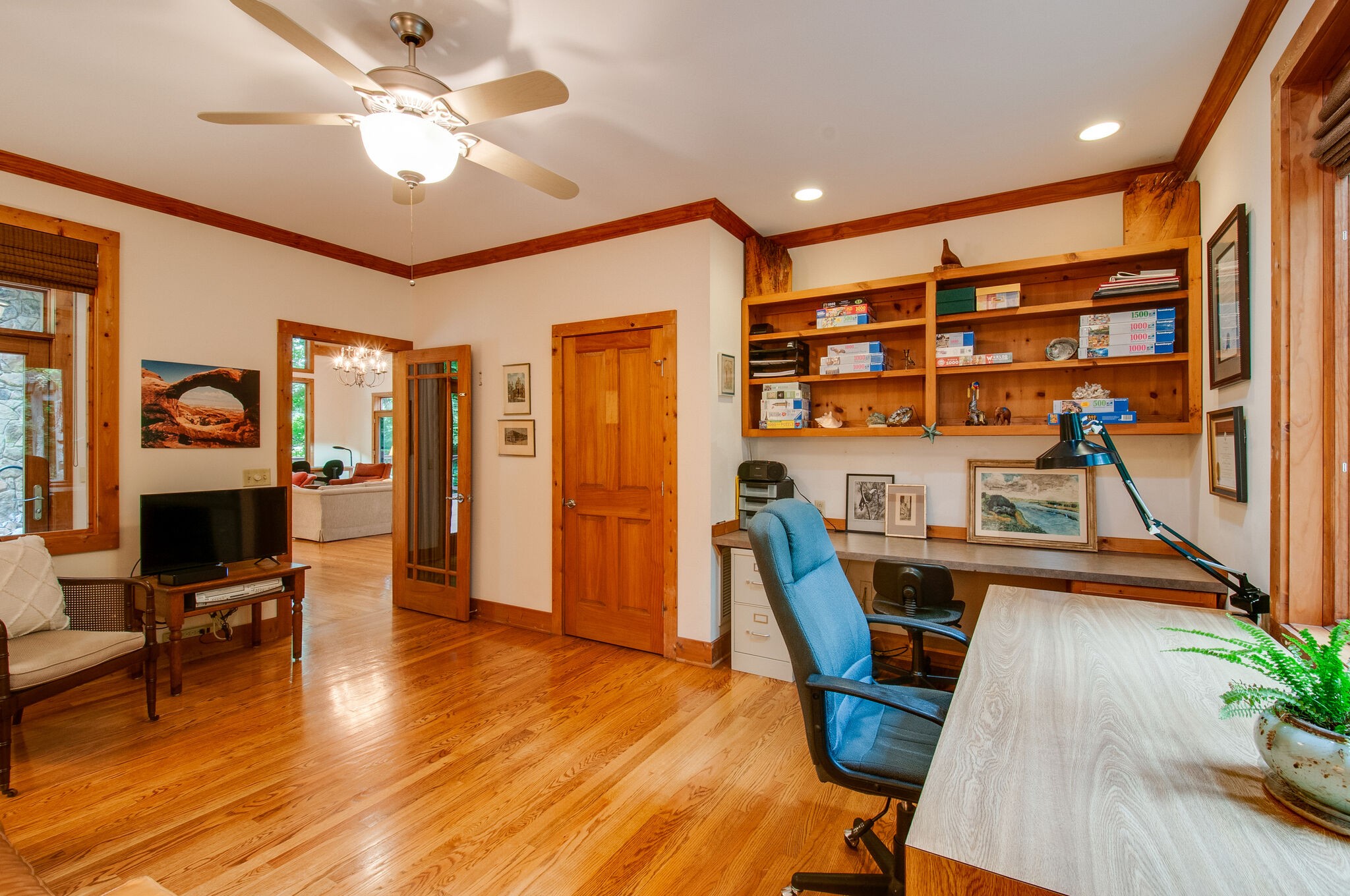 438 Grayson Drive Nashville, TN 37205 - Photo 14 of 36 a view of a livingroom with furniture and a bookshelf