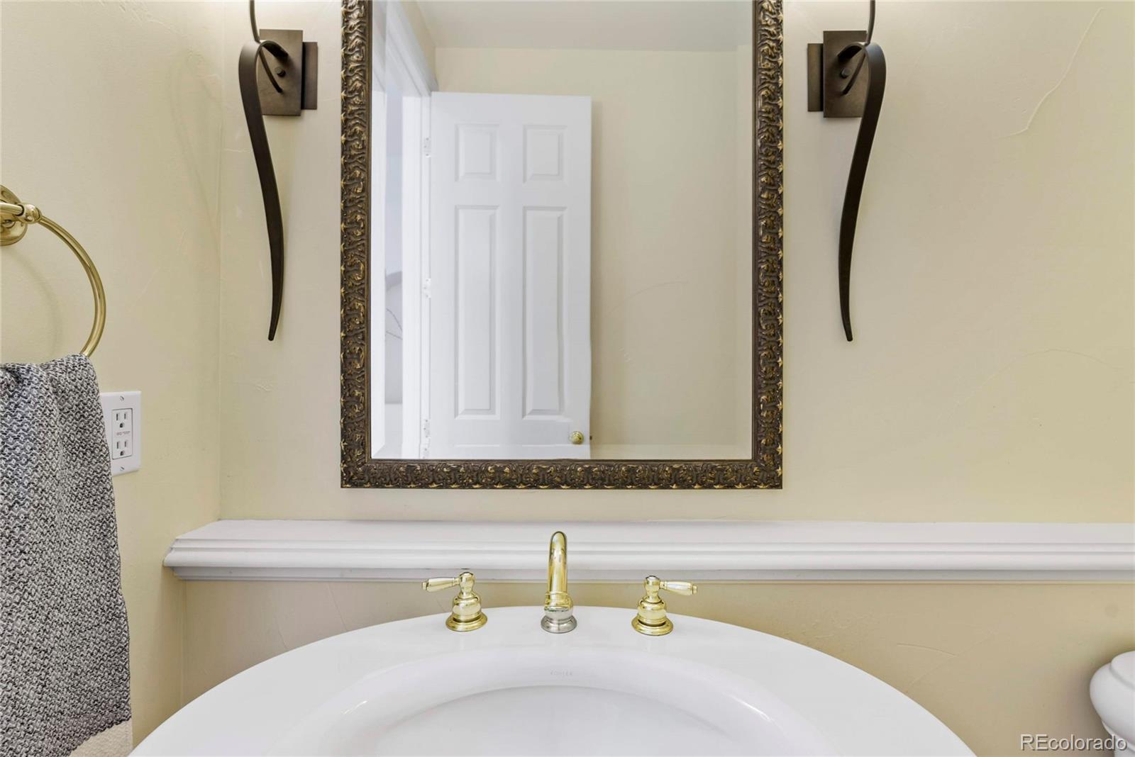 2606 Cherry Creek S Drive Denver, CO 80209 - Photo 15 of 31