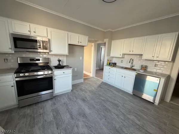 $2,300 | 8 North 12th Street, Hawthorne, NJ 07506